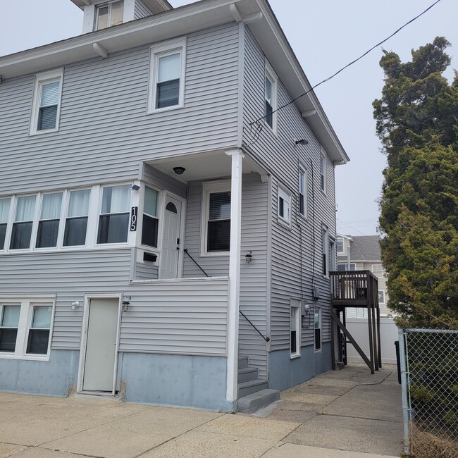 Building Photo - 105 N Windsor Ave