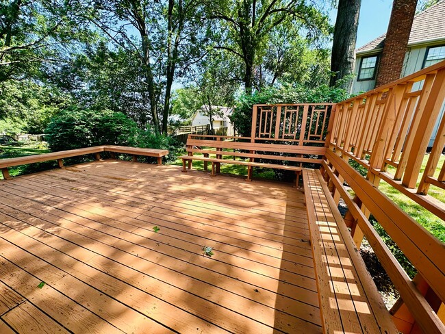 Building Photo - {12119} Spacious Home in Fantastic Locatio...