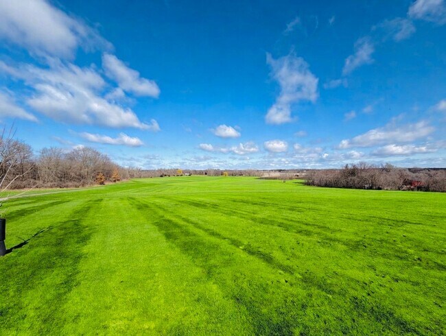 Building Photo - MUST SEE!  Gorgeous - Fully Furnished - New Construction Home in Delano.  No Detail Left To Be De...