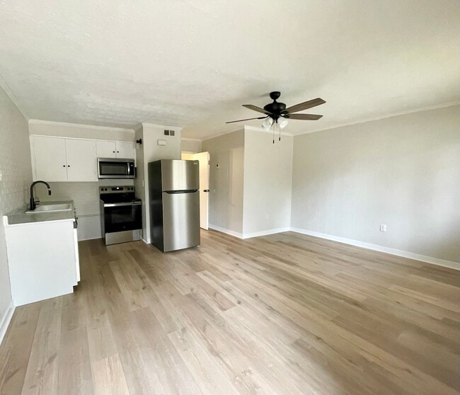 Building Photo - 1 Bed/1 Bath Apartment for Rent in Brandon...