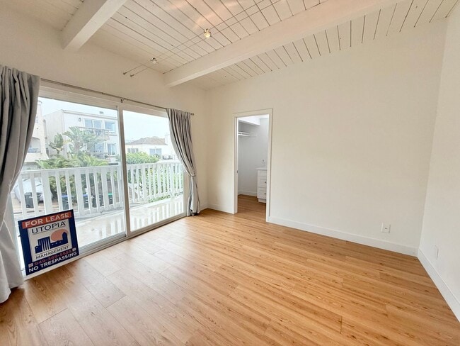 Building Photo - 851 Acapulco St