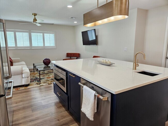 Building Photo - Annual Rental or 6+ month option - FURNISHED HEATED POOL HOME. Gorgeous 3 Bedroom, 3 Bath, 2 Car ...