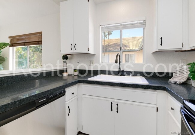 Building Photo - 11263 Avenida De Los Lobos