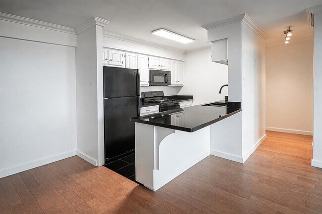 Building Photo - 3883 Turtle Creek Blvd
