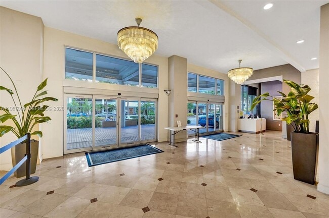 Building Photo - 100 Lincoln Rd