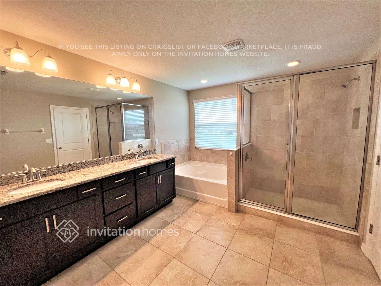 Building Photo - 15225 Las Olas Pl