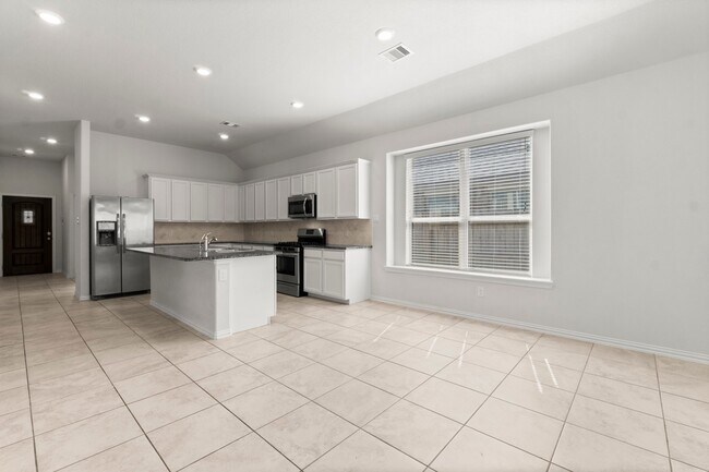 Building Photo - 4234 Green Landing Dr