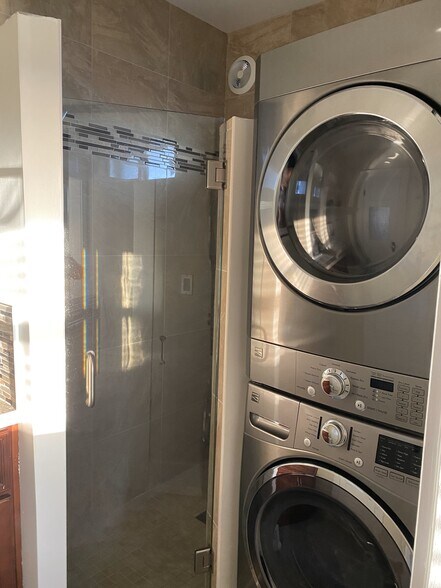In Unit Washer Dryer - 2919 Ivy St