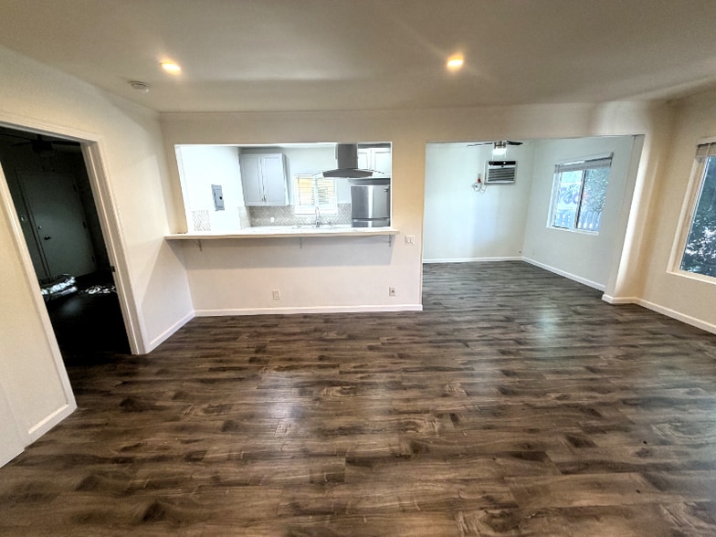 Building Photo - 1040 N Sierra Bonita Ave