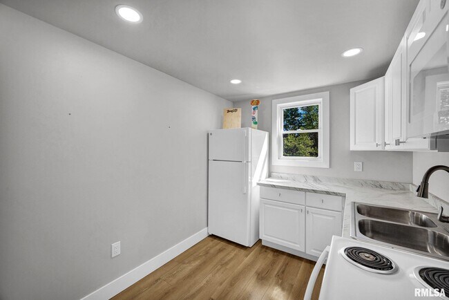 Building Photo - 504 N 4th St