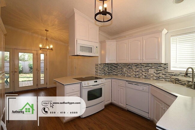 Building Photo - 256 Newport Dr