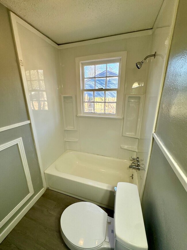 Building Photo - 1503 Clover St