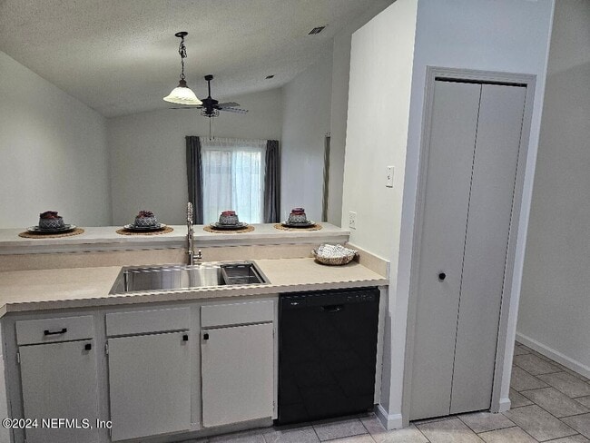 Building Photo - 2662 Malibu Cir