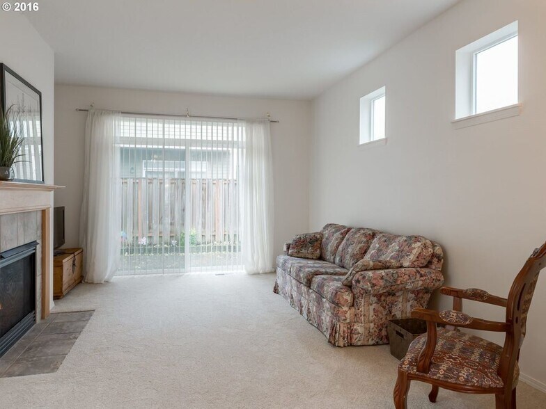 Livingroom - 6241 SW 205th Avenue