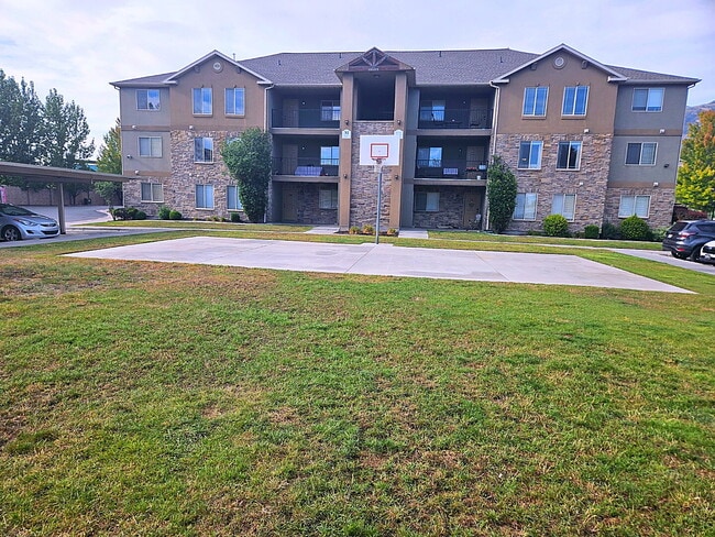 Building Photo - 929 W 670 S
