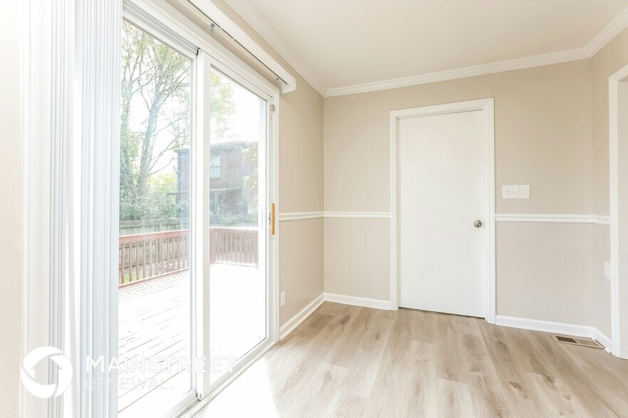 Building Photo - 209 W Bledsoe St