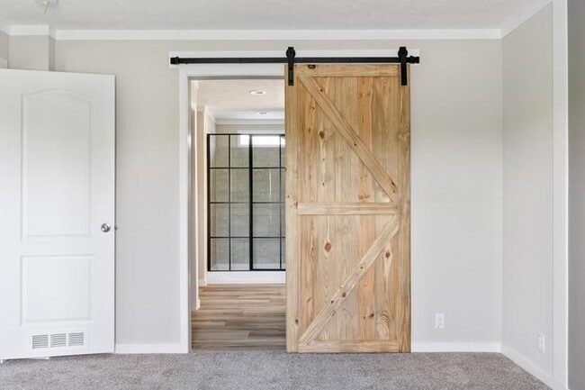 Building Photo - 534 Canter Ct
