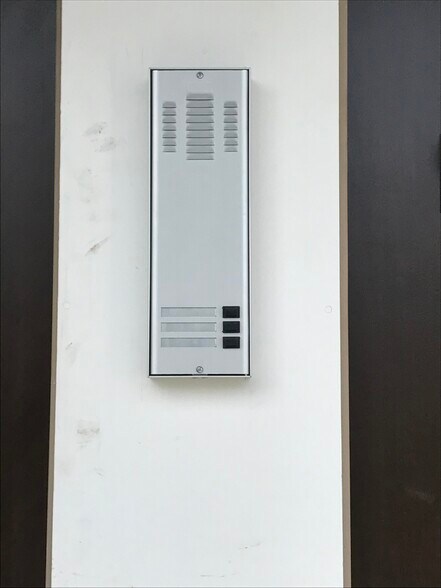 Intercom - 134 Parsons St