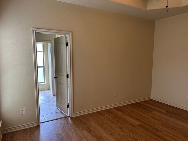 Building Photo - College Station -3 bedroom / 2 bath / 2 ca...