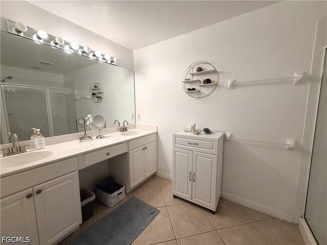 Building Photo - 8311 Village Edge Cir