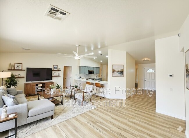 Building Photo - 3741 Malibou Ave