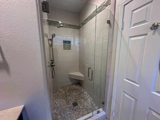 Building Photo - COMING SOON! Single Story 3 Bedroom Home for Rent in Newhall!