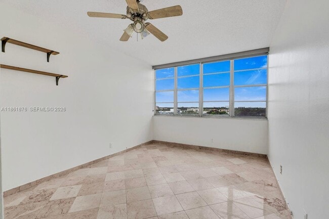 Building Photo - 2025 NE 164th St