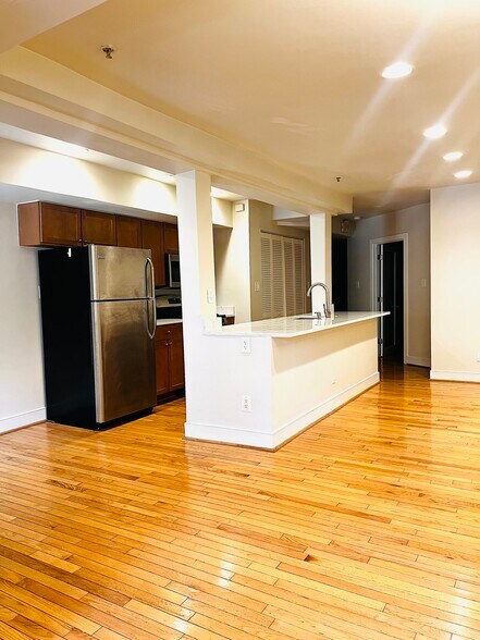 Building Photo - 1305 Clifton St NW