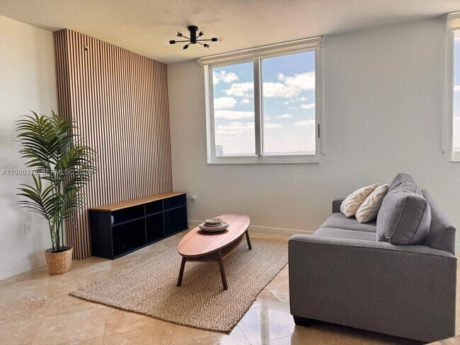 Building Photo - 1745 E Hallandale Beach Blvd