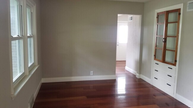 Building Photo - 1025 Hillcrest Rd