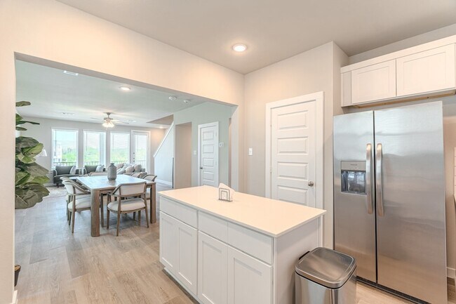 Building Photo - 494 S Centro Cir