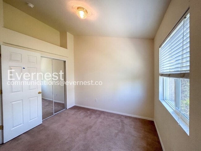 Building Photo - 3 Bed, 2.5 Bath Home with Fenced Yard & Garage / Available Soon!