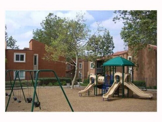 Building Photo - RB 1 Br 1 Bath Granite Kitchen Luxury Condo $2400 Avail July 1st