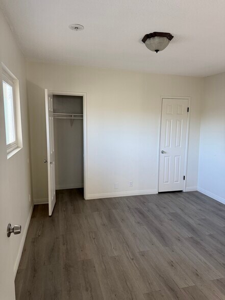 Building Photo - 2750 S Mansfield Ave