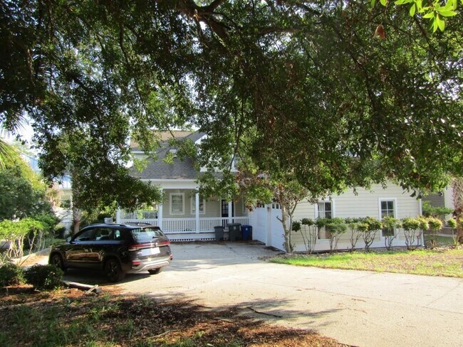 Building Photo - 703 Tradewind Ct