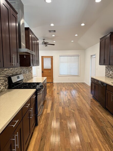 Building Photo - 686 Atchison St