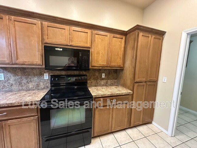 Building Photo - 706 Rockridge Cir