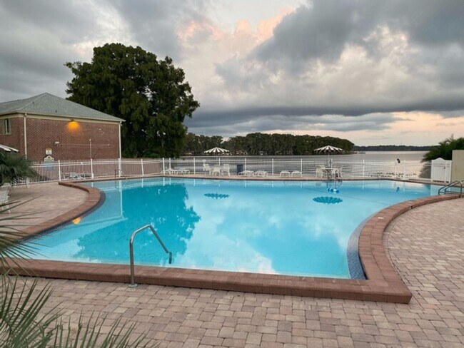 Building Photo - FREE 1ST MONTH RENT Studio Condo on Lake Howell With Boat Launch Lake Access & Pool!