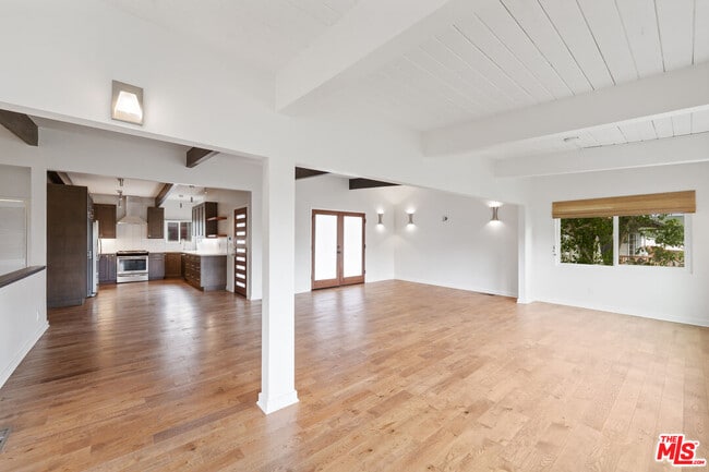 Building Photo - 1042 Olancha Dr