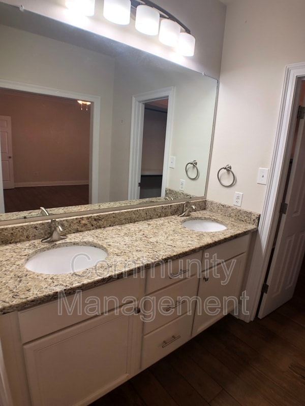 Building Photo - 25857 Linwood Rd