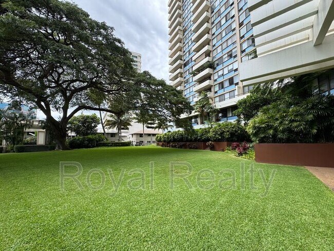 Building Photo - 2333 Kapiolani Blvd