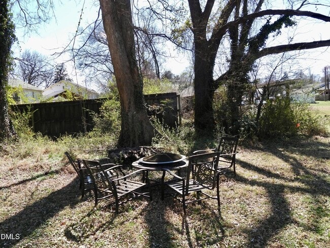 Building Photo - 483 W Salisbury St