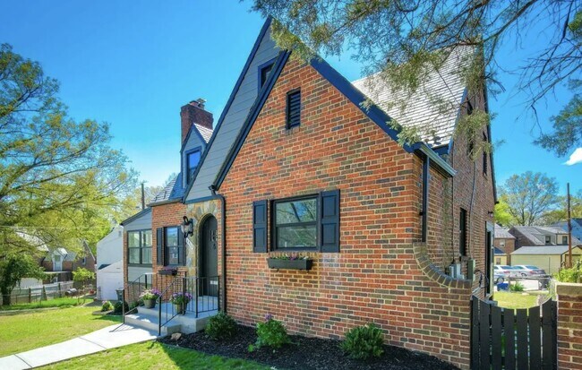 Building Photo - 4410 16th St NE