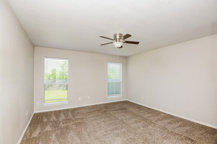 Building Photo - 425 NE Murphy Rd