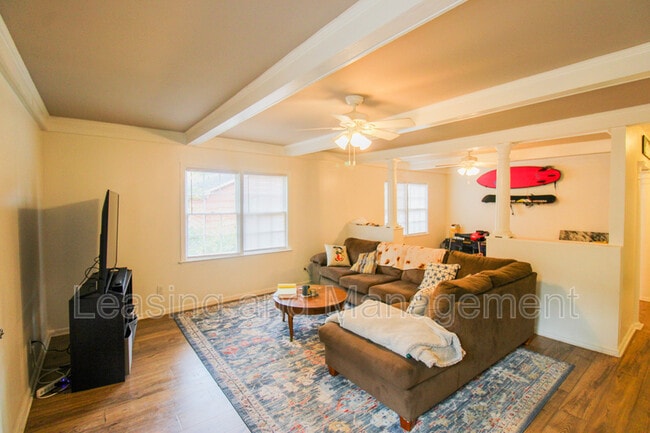 Building Photo - 1709 Mulmar St