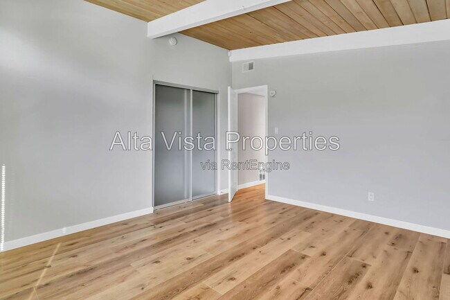 Building Photo - 2569 Loring St