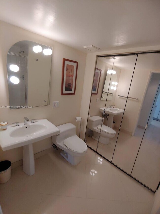 Building Photo - 19101 NE 36th Pl