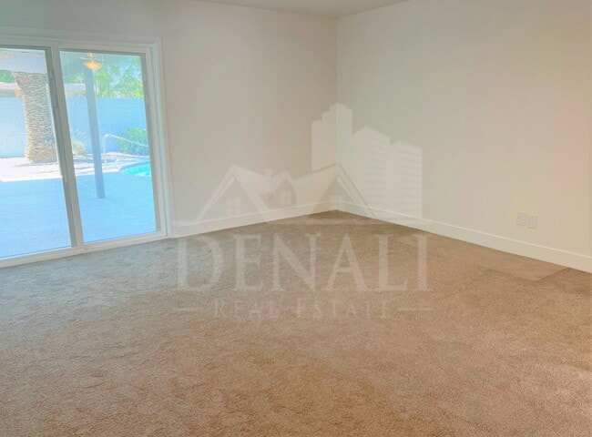 Building Photo - 618 W McNair St