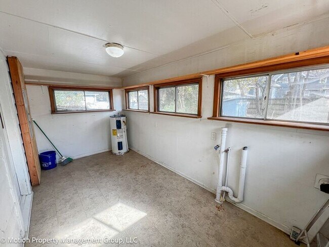 Building Photo - 1814 S Holly St