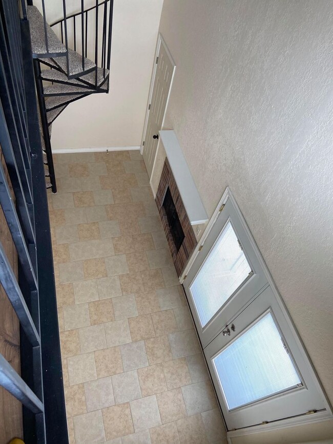 Building Photo - 11530 N May Ave